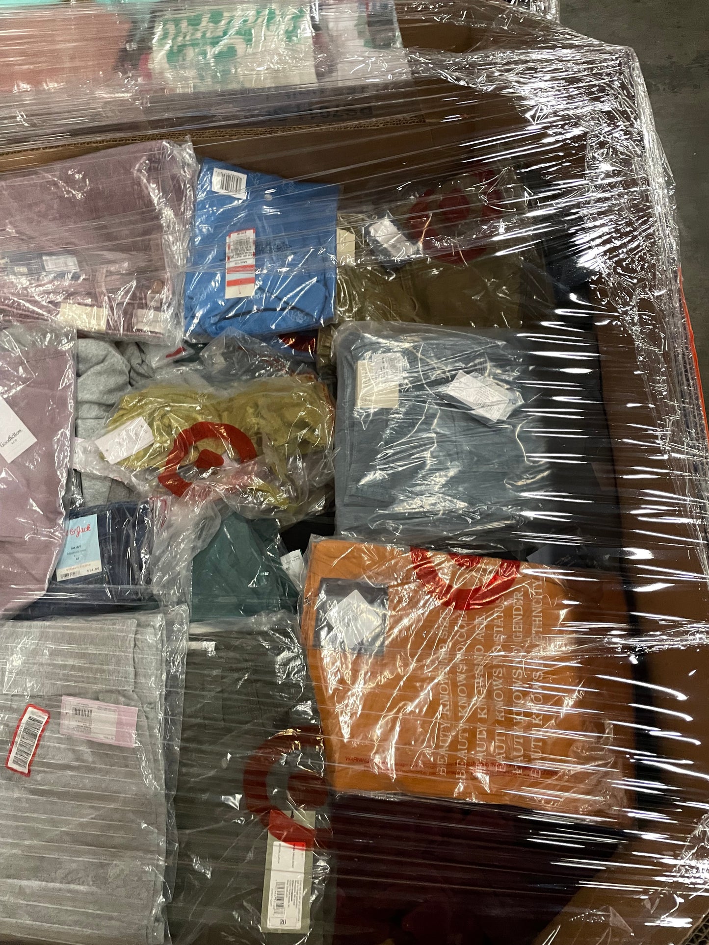 LOT #25 Wholesale Pallet of BRAND NEW Clothing!  Mostly Womens/Adult (Retail Over $3000+)) Pickup Only!