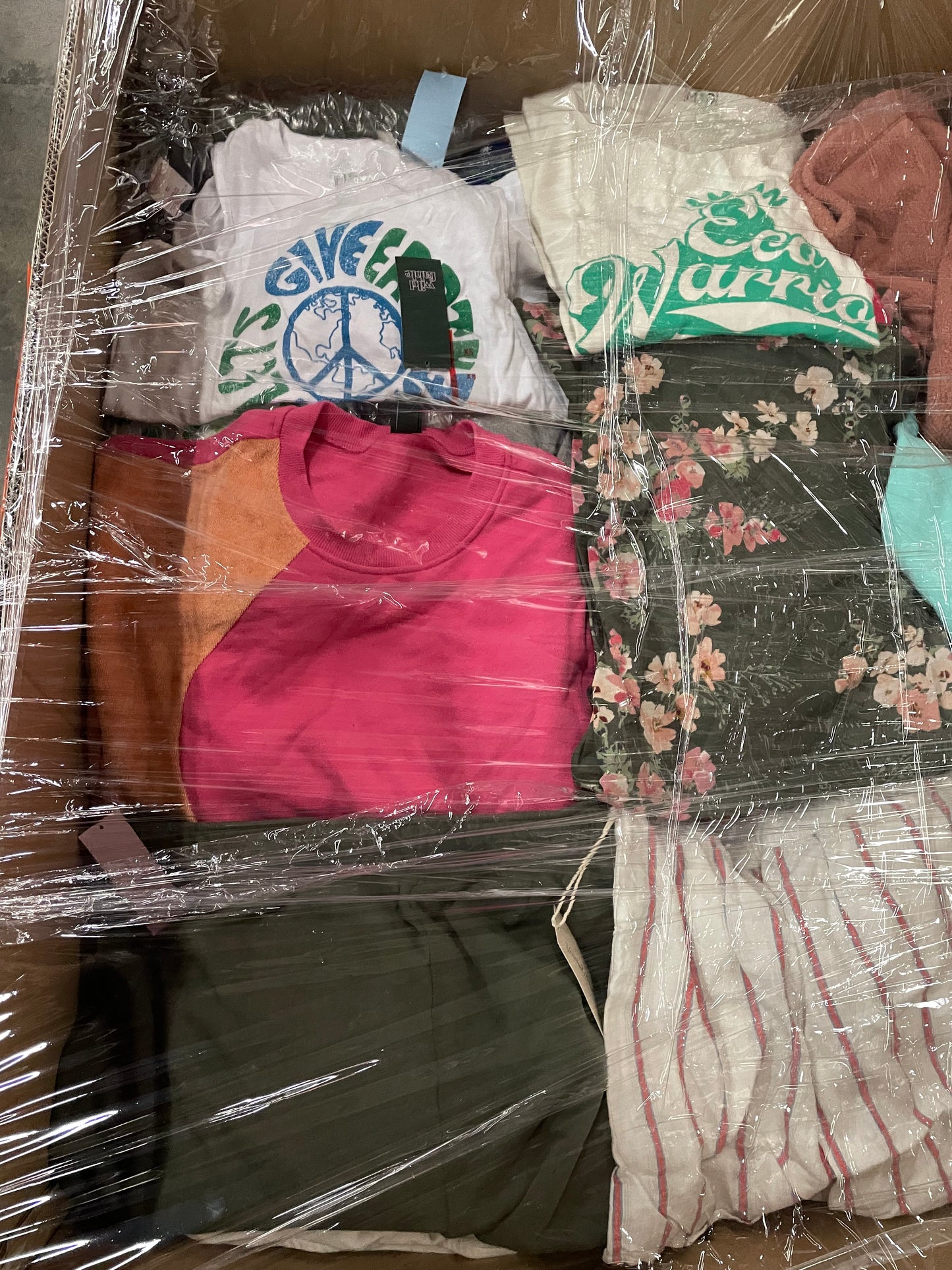 LOT #26 Wholesale Pallet of BRAND NEW Clothing! Mostly Womens/Adult (Retail Over $3000+)) Pickup Only!
